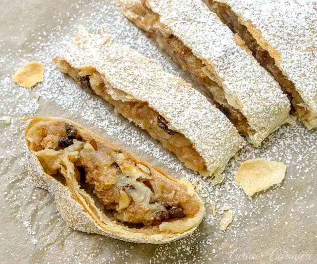 image of the sliced apfelstrudel with icing sugar covered served